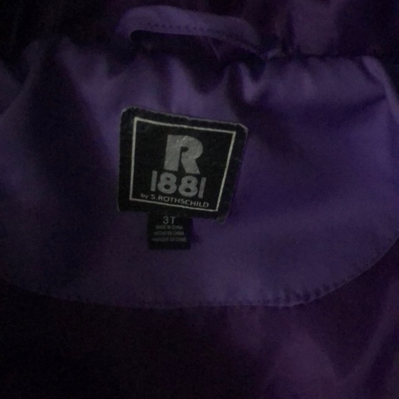 Size 3T girl lightweight puffer jacket with hood. - Picture 2 of 4